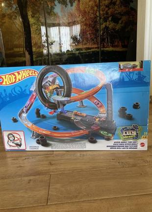 Ігровий набір «перегони у шиномонтажній» hot wheels