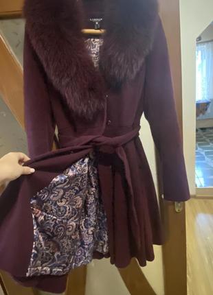 Пальто зимове , довжина до колін колір бордо . стильне і комфортне 3