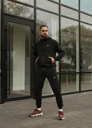 Спортивный костюм: кофта, штаны и борсетка