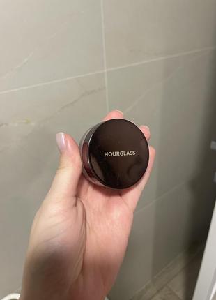 Hourglass powder