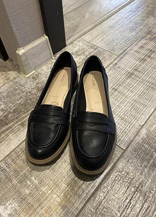 Чорні шкіряні лофери clark’s