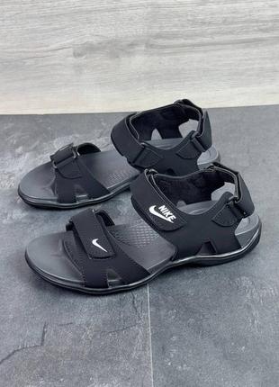 Чоловічі чорні шкіряні сандалі nike