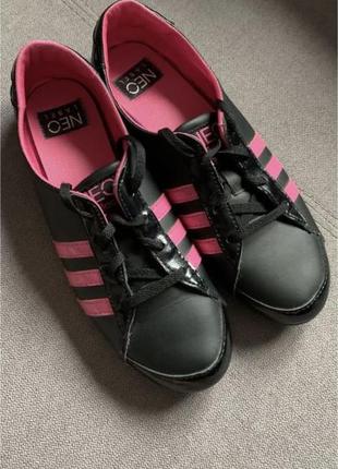 Жіночі кросівки adidas