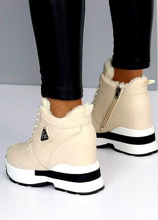 Стильные женские зимние сникеры