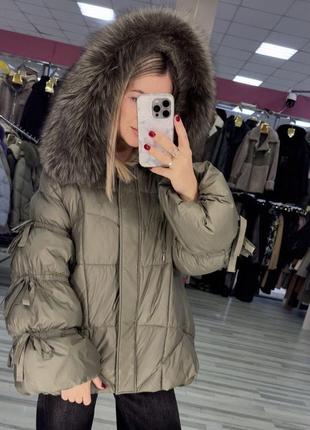 Роскошная куртка пуховик с мехом енота