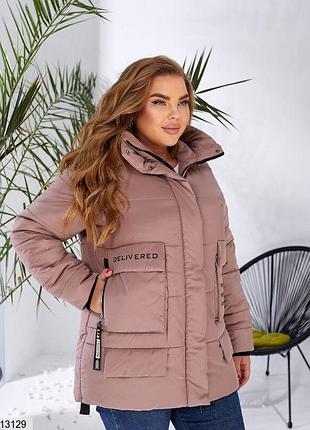 Жіноча куртка на блискавці з капюшоном
