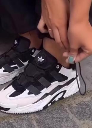 Стильні кросівки adidas