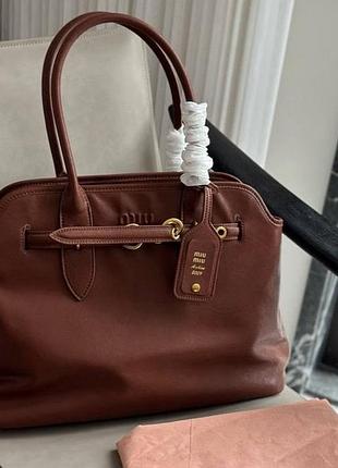Коричнева сумка miu miu