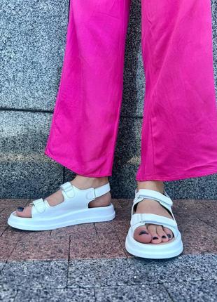 Зручні шкіряні босоніжки на липучці7 фото