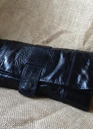 Кожаный  лаковый кошель предназначенный для ношения денег. faith connexion