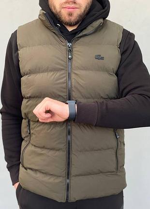 Зимняя мужская демисезонная жилетка безрукавка хаки lacoste5 фото