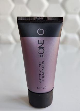 Стойкая матирующая тональная основа слоновая кость орифлейм 31589 light ivory matte velvet