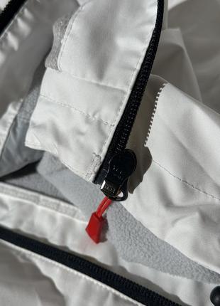 Helly hansen біла утеплена куртка ветровка
