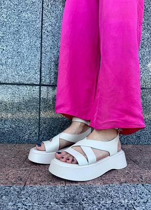 Шкіряні босоніжки на платформі5 фото