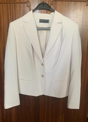 Костюм женский