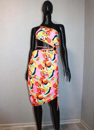 Платье prettylittlething