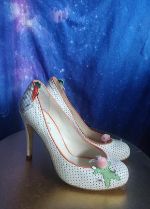 Irregular heels hot sale