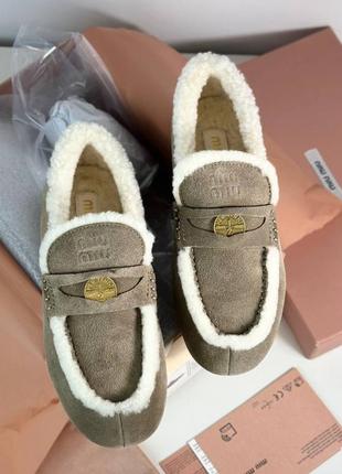 Лофери в стилі miumiu беж чорні