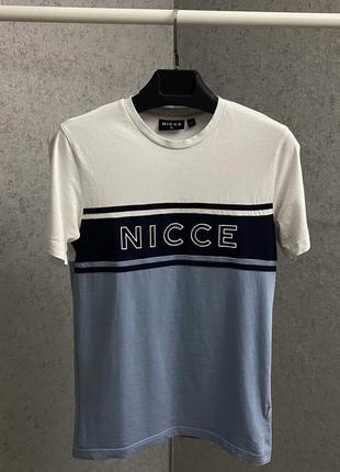 Біло-блакитна футболка від бренда nicce london