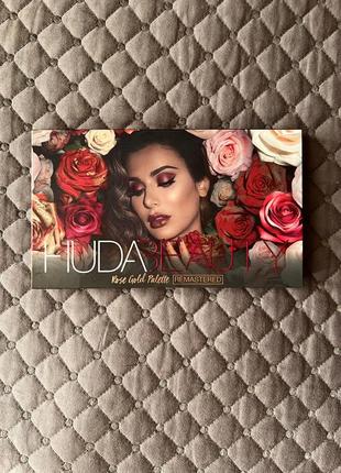Палетка тіней huda beauty