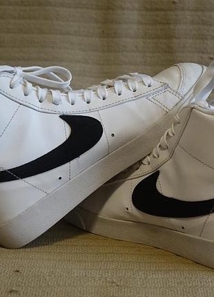 Високі білі фірмові снікерси nike blazer mid '77 38 1/2 р.