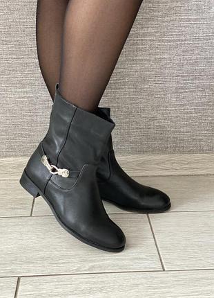 Кожаные сапоги