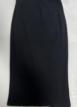 Черная юбка в рубчик