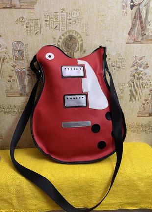 Сумка в виде гитары