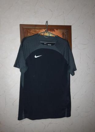 Нова спортивна  футболка  nike