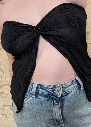Дуже крутий новий топ від prettylittlething