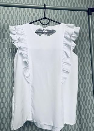 Блузка с рюшами и открытой спинкой