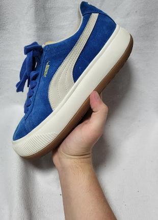 Замшевая пара кроссовок