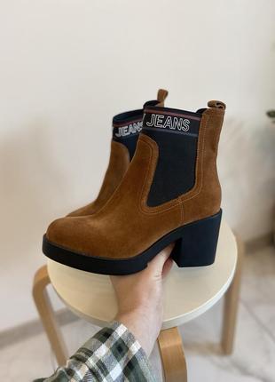Замшеві черевики tommy jeans corporate elastic womens ankle boots