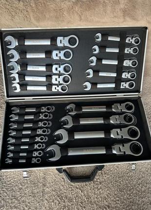 Набір ключів в кейсі