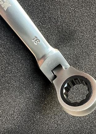 Набір ключів в кейсі9 фото