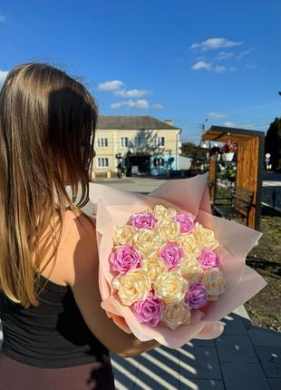 Букет роз из атласной ленты