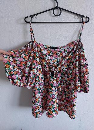 Класна блуза на бретелях у квітковий принт