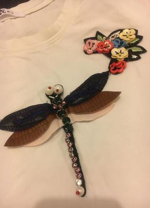 Футболка с камнями  и вышивкой