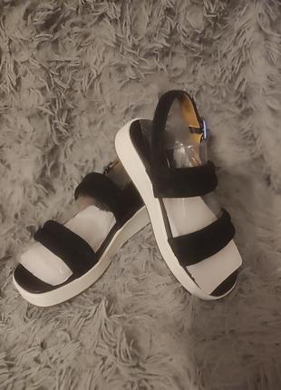 Босоножки ugg