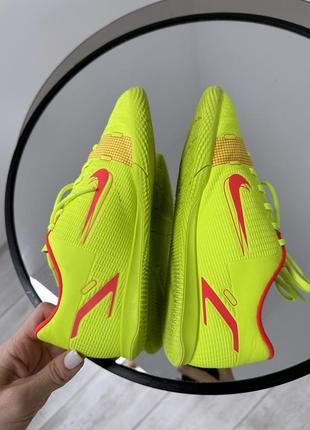 Шикарные фактурные футзалки  nike mercurial vapor5 фото