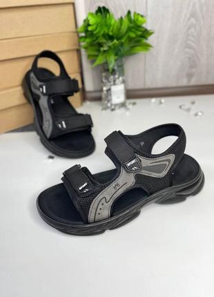 Крутезні, стильні та зручні босоніжки-трекери