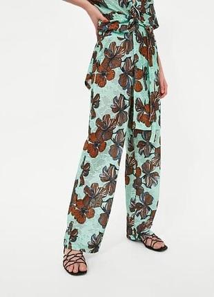Zara лёгкие фактурные брюки.