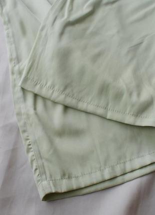 Брендовые атласные брюки в фисташковом оттенке6 фото