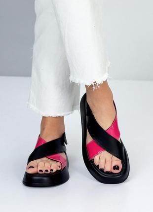 Жіночі гламурні босоніжки у новому дизайні. гладка шкіра чорна з рожевим на липучка, стрічкові, трен4 фото