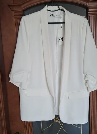 Молочный пиджак zara