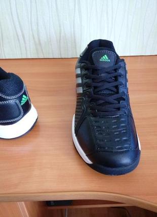Мужские кожаные кроссовки adidas.
