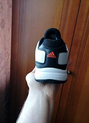 Мужские кожаные кроссовки adidas.