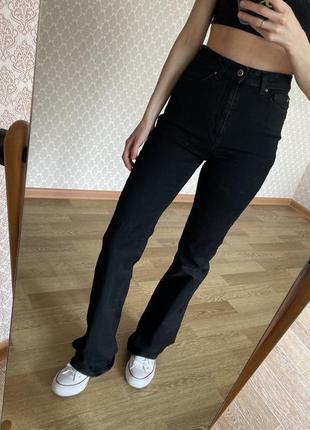Чорні джинси кльош3 фото