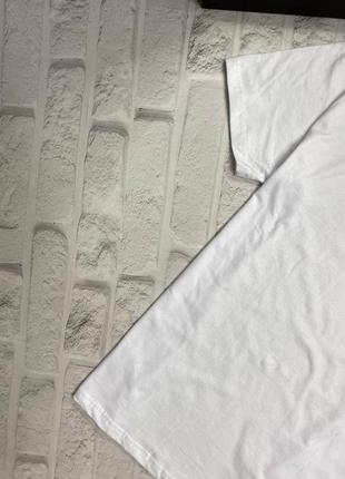 Топовая футболка в белом цвете от бранда stone island.3 фото