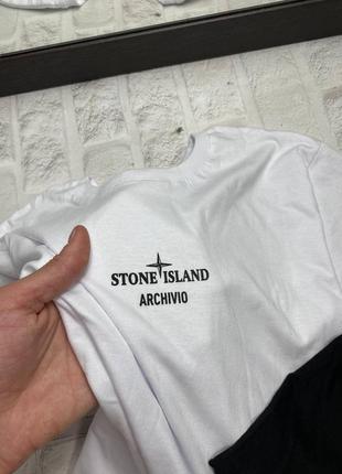 Топовая футболка в белом цвете от бранда stone island.6 фото